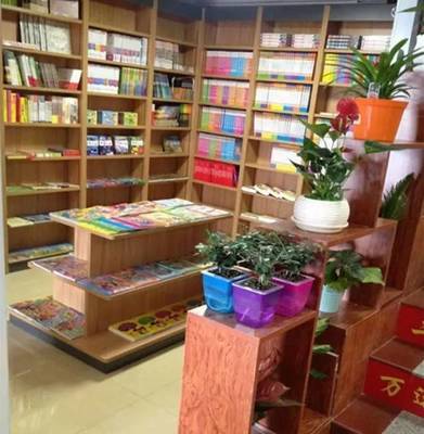 楚天小學旁文具店引家長熱議，荊門楚街再現(xiàn)購物熱潮